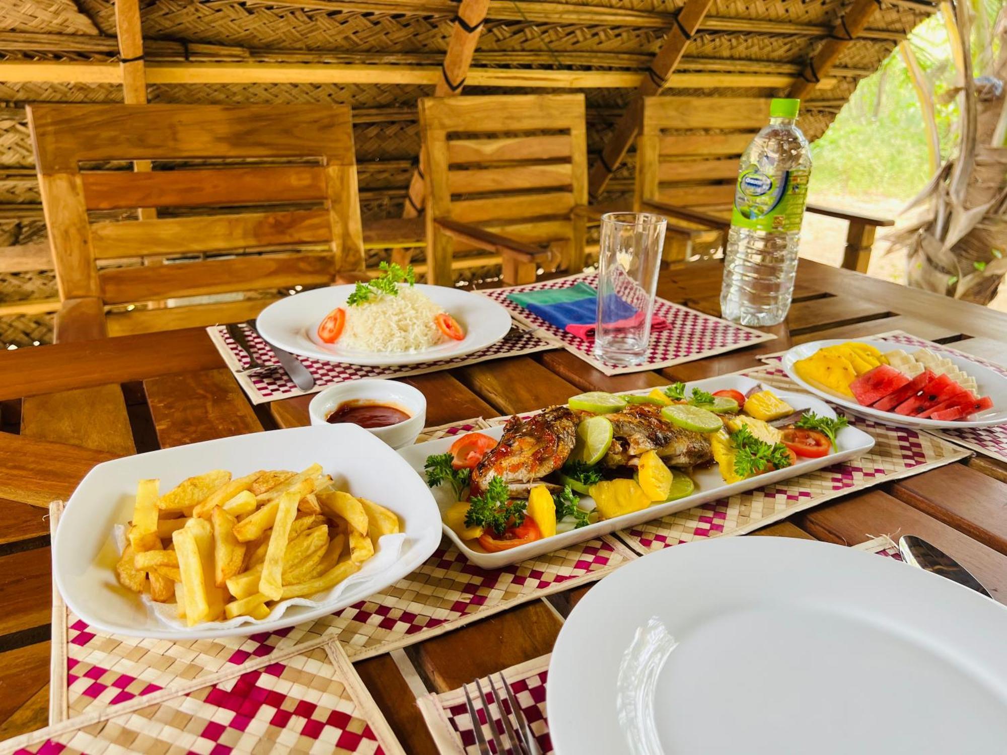 Kingfisher Beach Resort-Yala Kirinda  Eksteriør billede